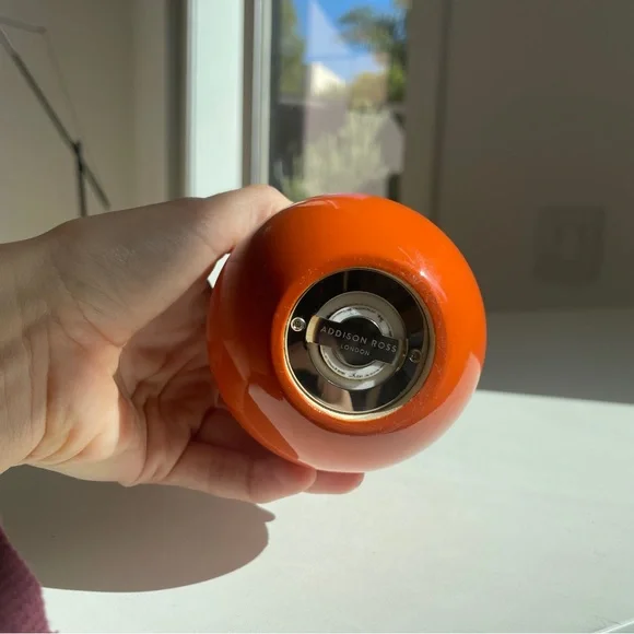 Addison Ross Chubbie Salt & Pepper Mills - Picture 6 of 7